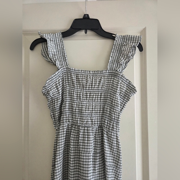 Old Navy Fit And Flare Lightweight Smocked gingham Midi Dress - Picture 3 of 8